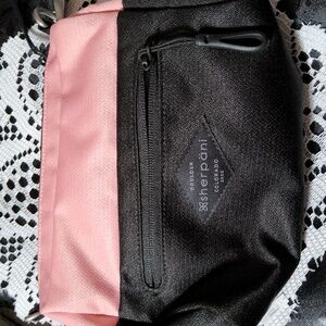 Sherpani Crossbody Bag Black/Pin Zipper top, zipper pocket in front. Long strap